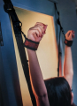 wiązania scandal over the door cross